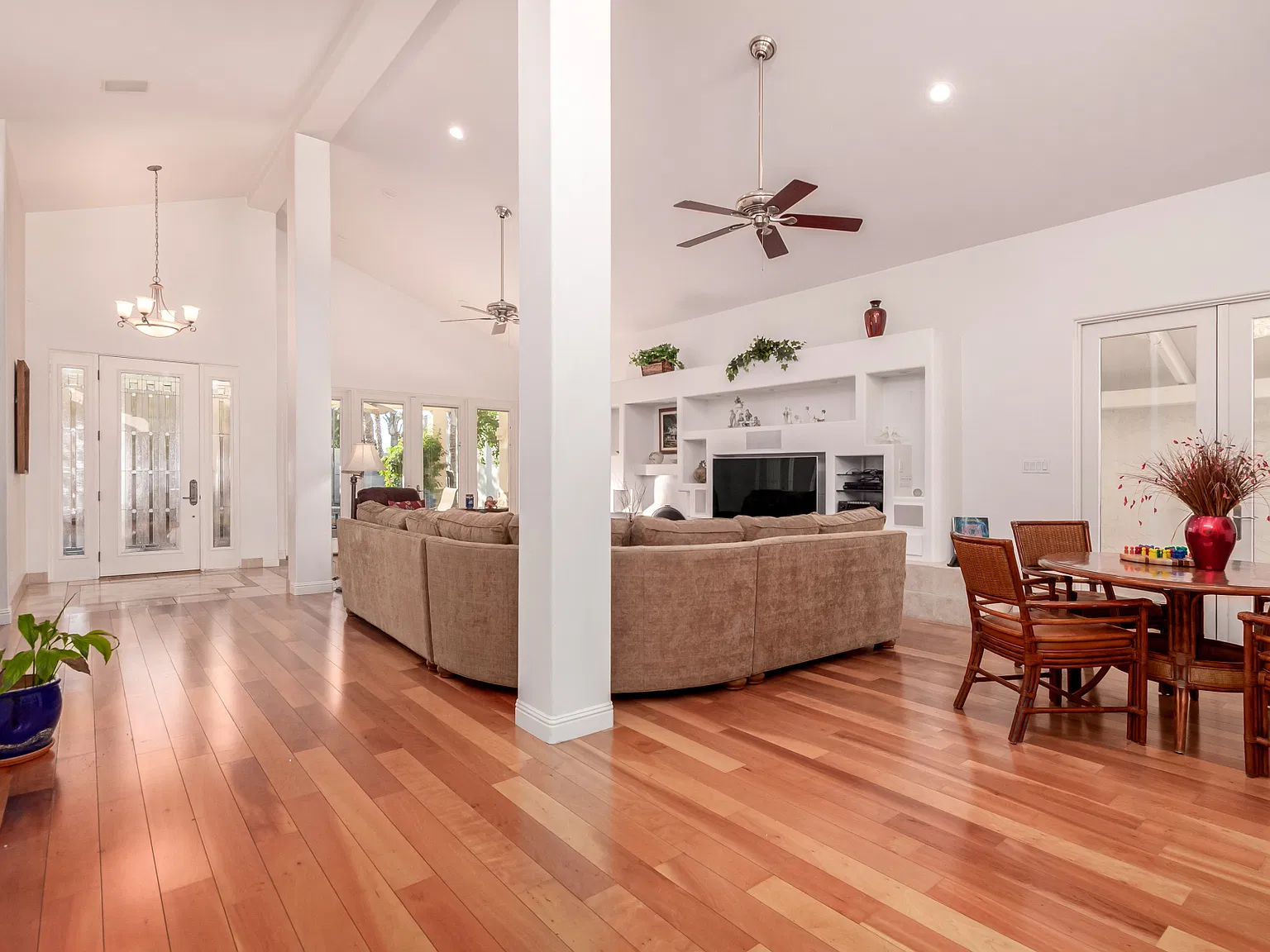3 bed, 2.5 bath, 2390 sqft, $6,250 — Photo 4