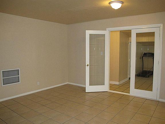 3rd image of 7018 Oak Village Dr