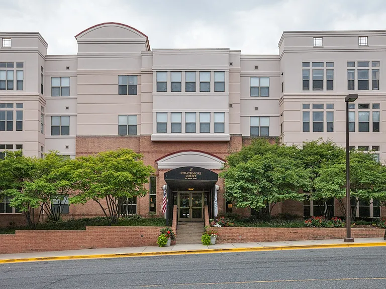 Strathmore Court at White Flint — Photo 21
