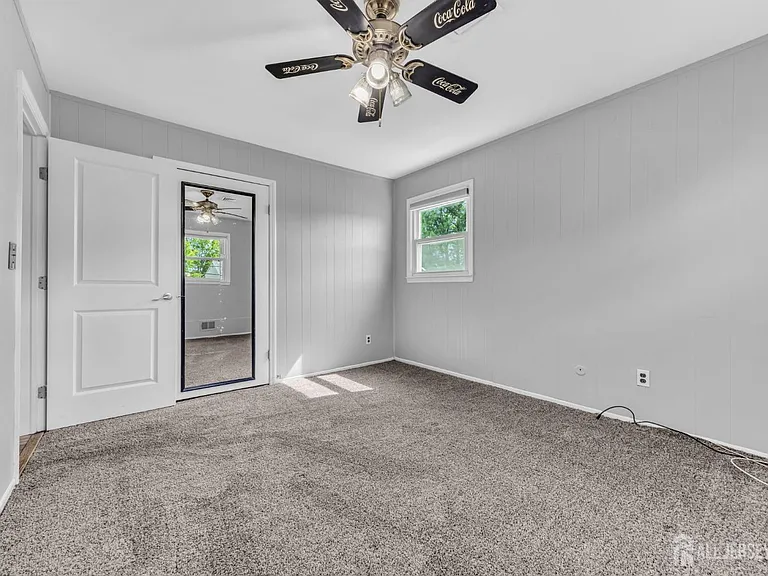 132 Somerset Ave — Photo 9