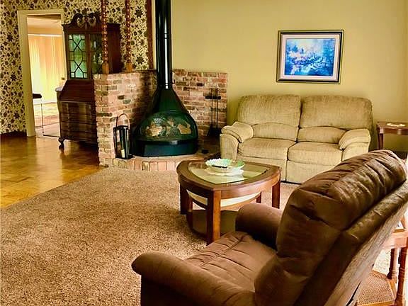 3rd image of 46 Bonita Dr
