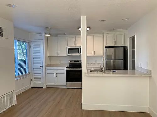 2nd image of 2501 Imola Ave W #1B-1Ba-780Sqft