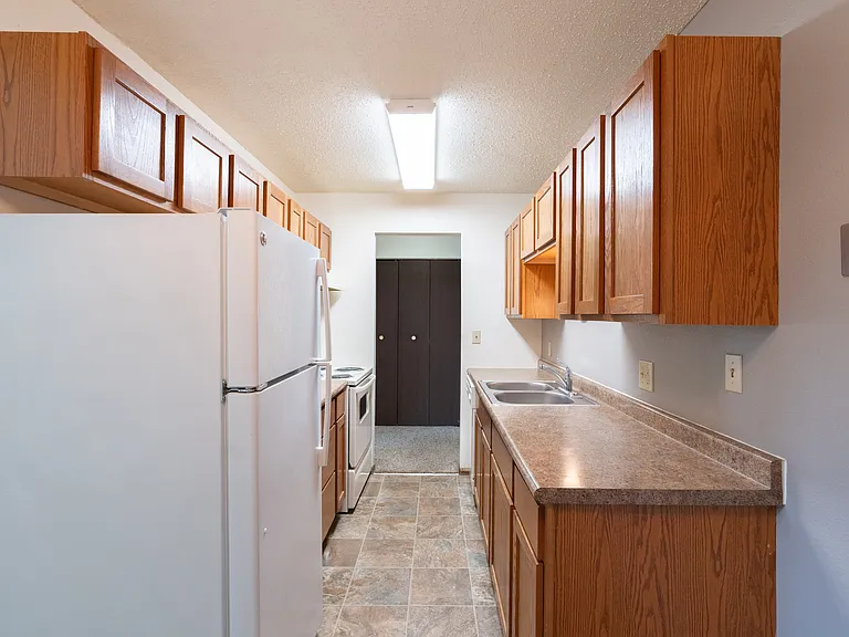 Fargo, ND Pacific Park Apartments | 21B | Kitchen