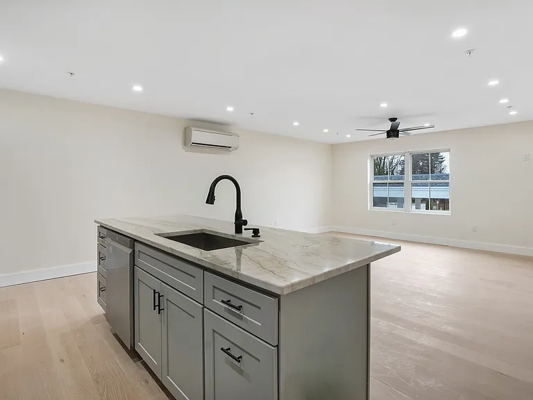125 New Hamburg Rd #1 — Photo 4