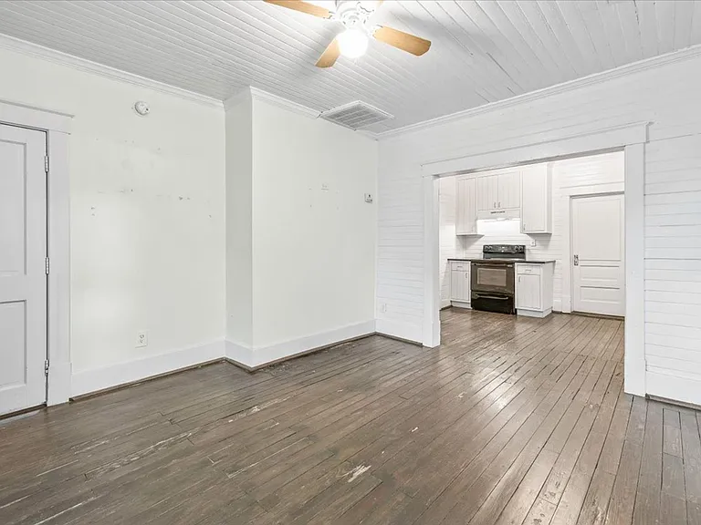762 E Waldburg St — Photo 8