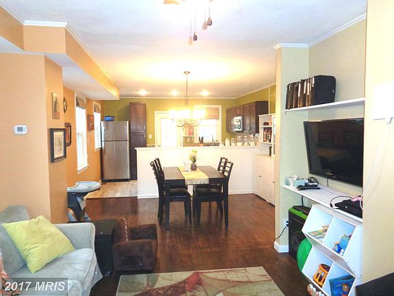 4th image of 121 Bloomsbury Ave