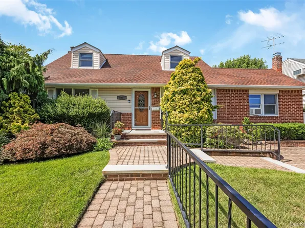 2671 7th Avenue, East Meadow, NY 11554