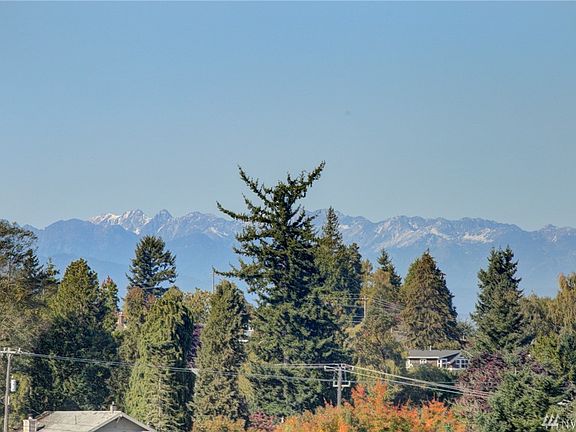 5th image of 4407 44th Ave SW Unit A