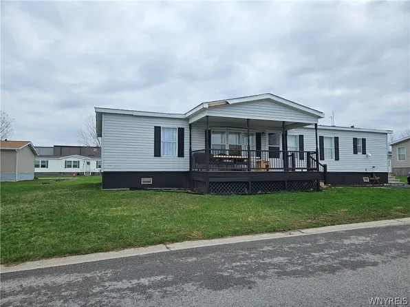 1372 Chestnut St, Alden, NY 14004