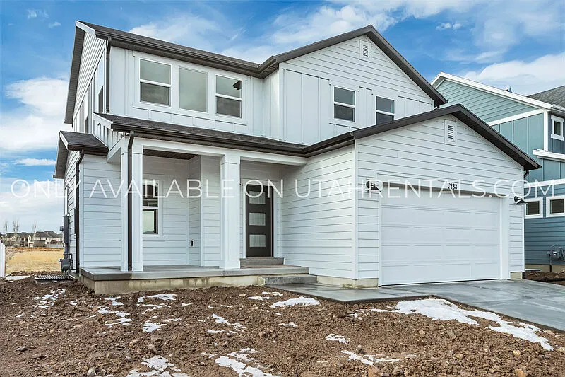 3 bed, 2.5 bath, 2725 sqft, $2,425 — Photo 2