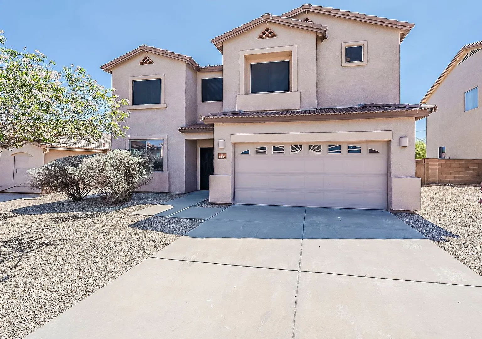 Spacious 4-Bedroom Tucson Home with 3-Car Garage & Covered Patio — Photo 2