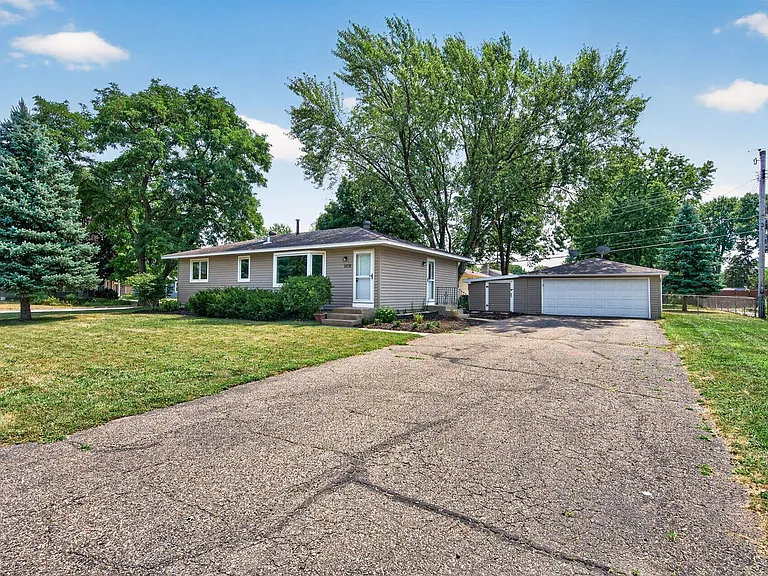 2036 Coral Ln — Photo 3