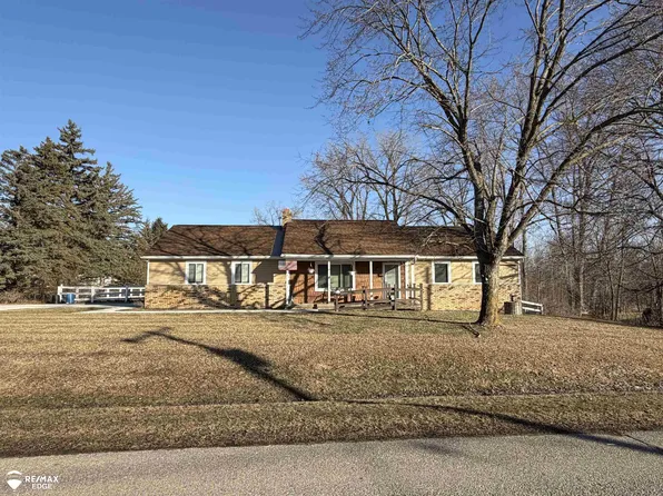 10239 Dar Ln, Goodrich, MI 48438