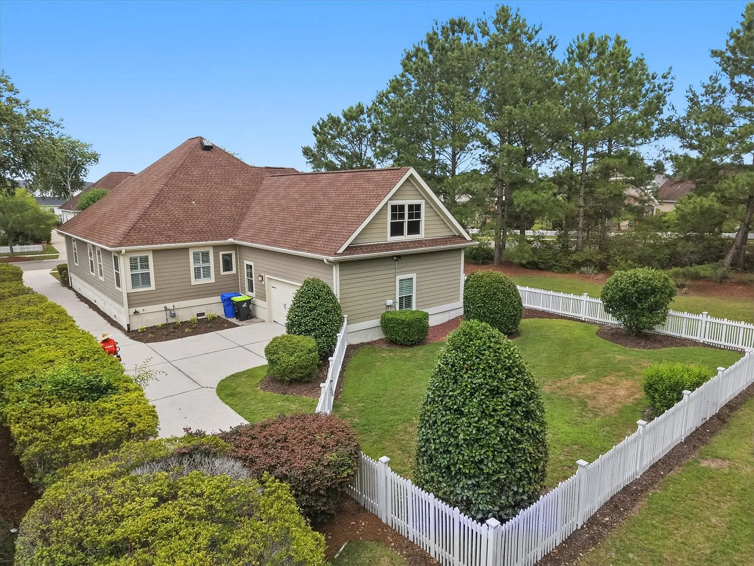 3 bed, 3.5 bath, 2540 sqft, $3,100 — Photo 4