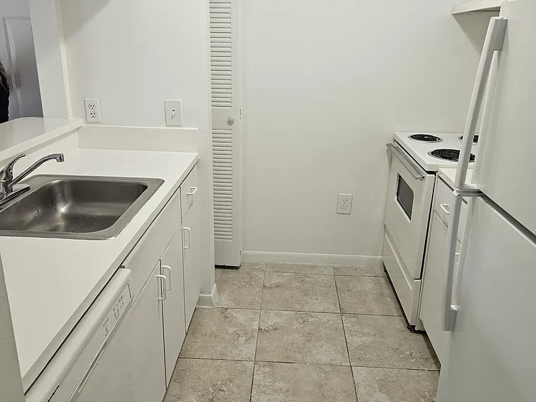 3720 SW 52nd Ave #208 — Photo 4