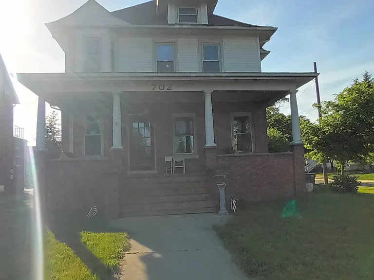 702 S Monroe St — Photo 1