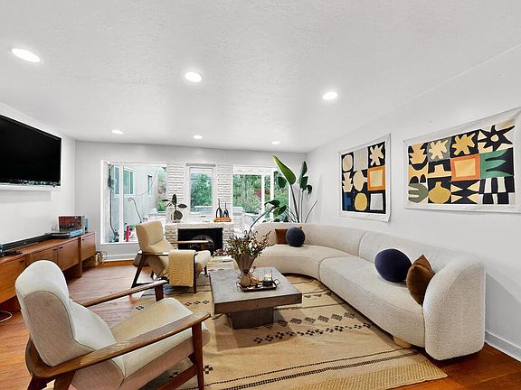 5th image of 5009 El Paseo Dr NW