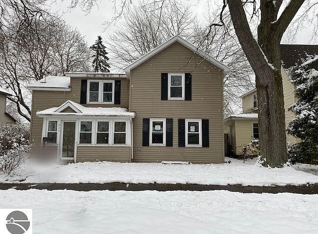 1st image of 826 Marion Ave