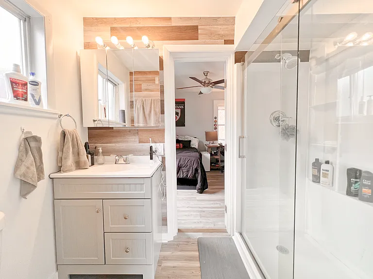 5737 Hobart St #5 — Photo 9