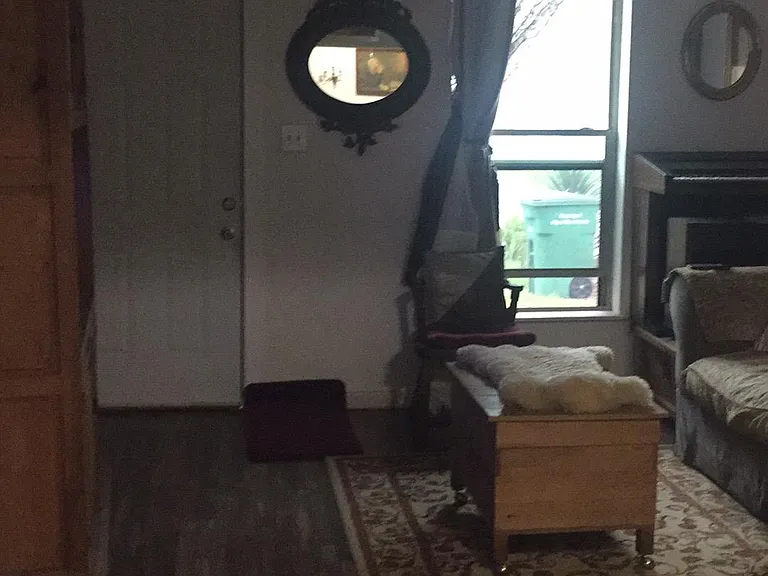 819 Canton — Photo 3