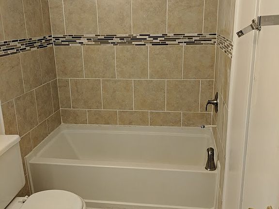 4th image of 4700 Alden Ave #22