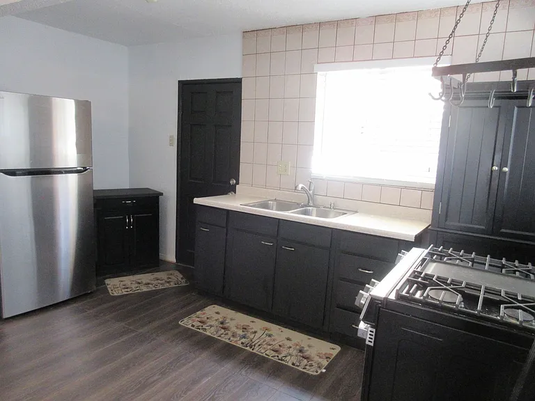 1116 N O'Melveny Ave — Photo 11
