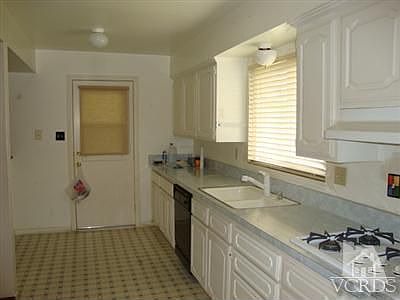 5th image of 225 Moultrie Pl