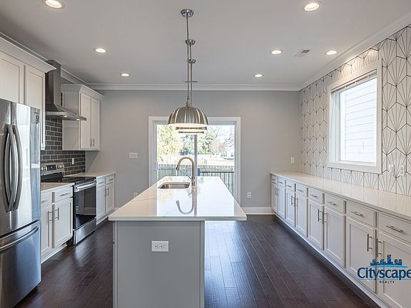 4th image of 3010 S St