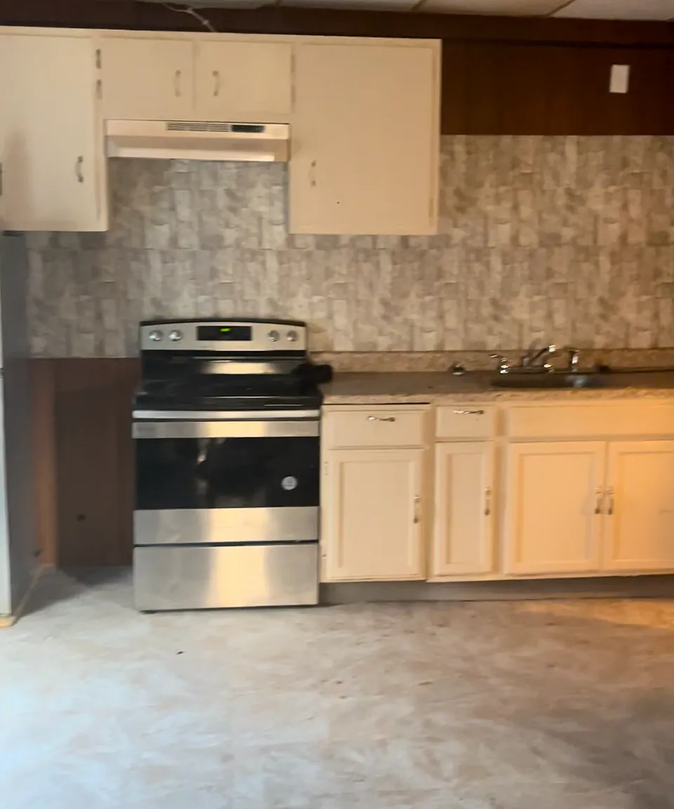 2720 S Elm St — Photo 3