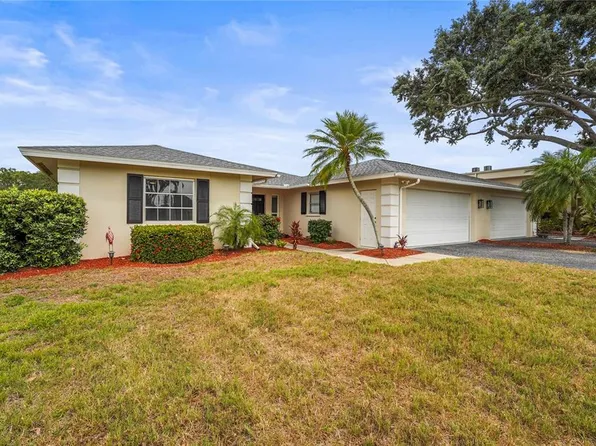 7391 W Country Club Dr N, Sarasota, FL 34243