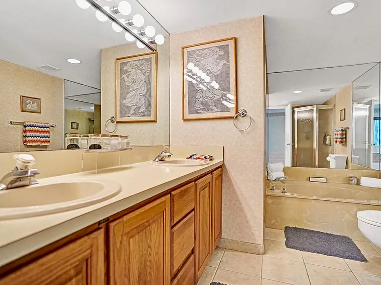 107 Half Moon Cir #H1 — Photo 30