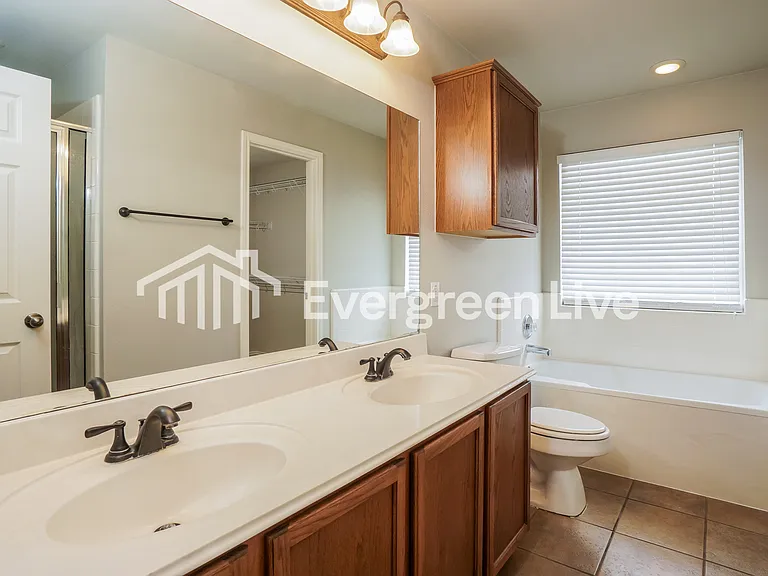 4331 Griffin Park Dr — Photo 11