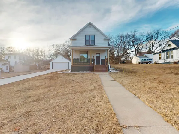 715 N 1st St, Cherokee, IA 51012