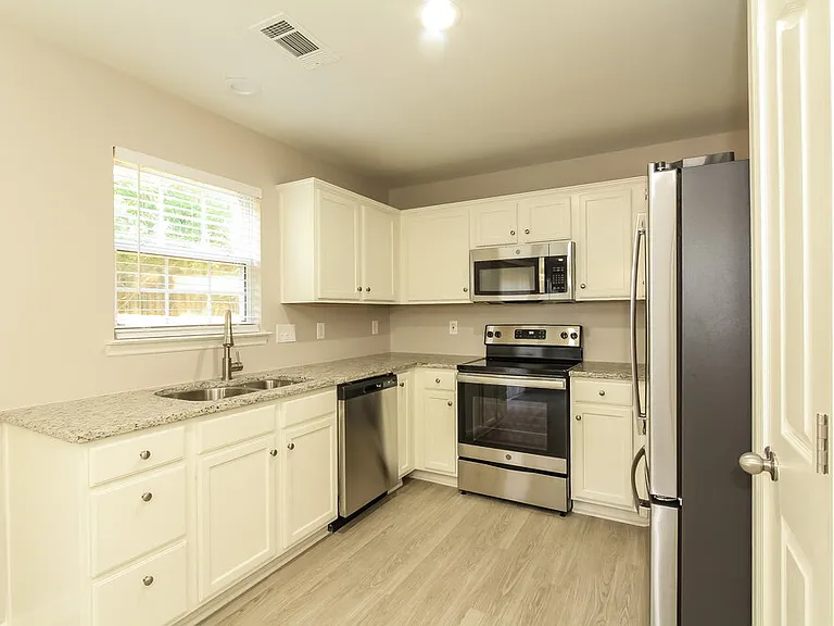 130 Hampshire Dr — Photo 9