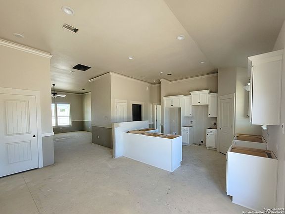 5th image of 146 Merion Ln