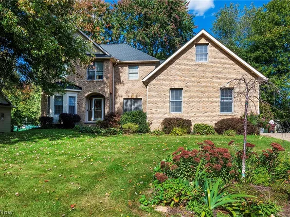 1327 Titleist Dr, Akron, OH 44312
