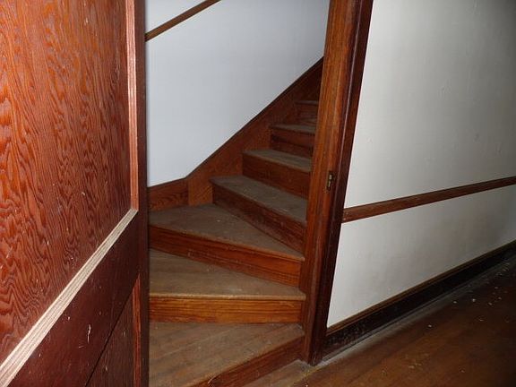 3rd image of 1367 Grandview Dr