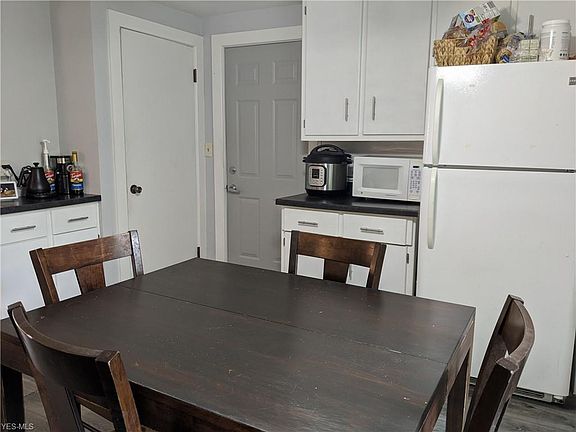 5th image of 955 Washington St