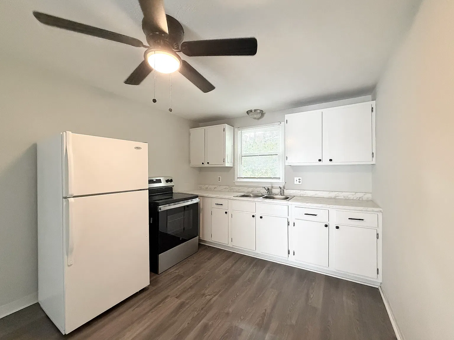 2 bed, 800 sqft, $1,800 — Photo 3