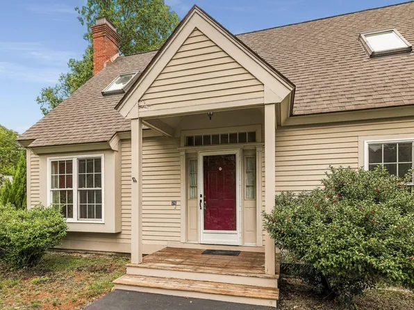 26 Stratham Green, Stratham, NH 03885