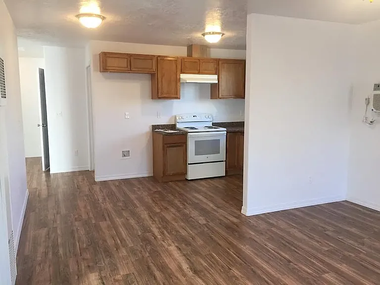 913 S Wardwell Ave #B — Photo 2