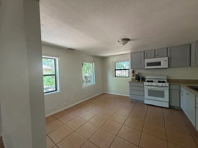 135 & 127 S Slagel St — Photo 3