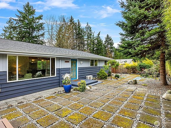 4th image of 1090 Grow Avenue NW