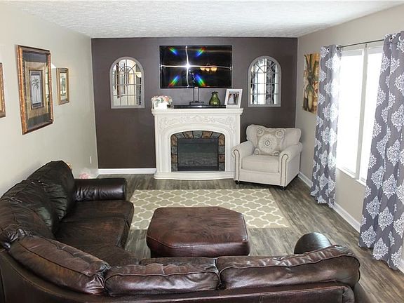 3rd image of 221 Chanticleer Cir