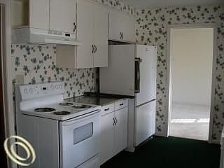 4th image of 550 Larchlea Dr