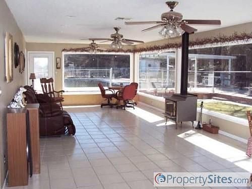5th image of 317 Joanne Dr