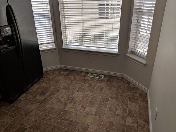 5th image of 864 Capital Ave