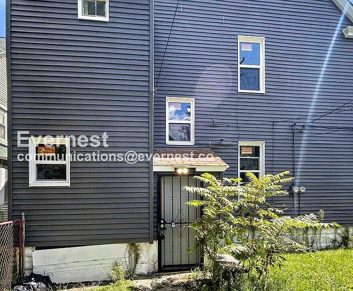 2216 E 82nd St — Photo 20