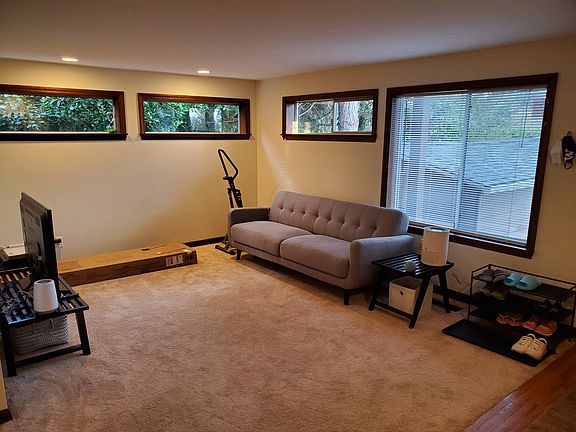 4th image of 6226 37th Ave NE #B