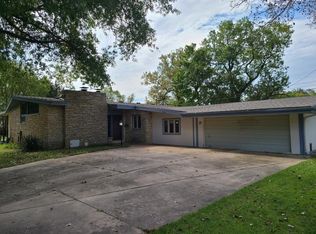 7 Easy St, Winfield, KS 67156